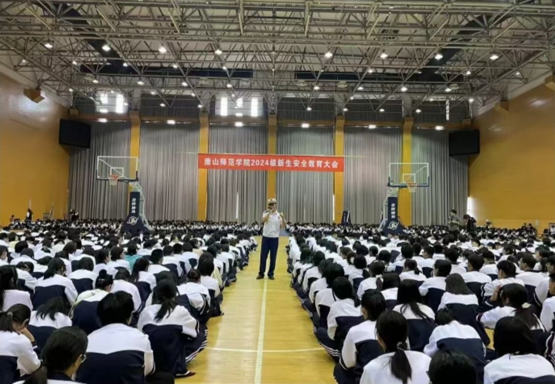 《微关注》——高新区消防救援大队走进2026世界杯官网为大学新生开展消防安全培训