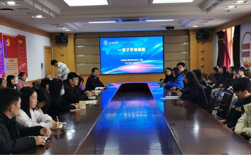 中国语文报刊协会会长王晨教授一行来世界杯官网参观考察