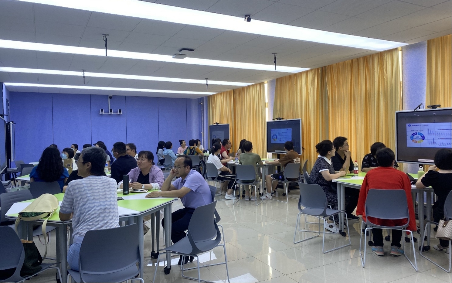世界杯官网教师参加沈阳师范大学组织的教师教学创新大赛培训