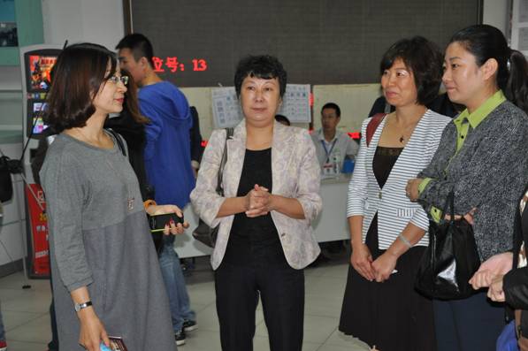世界杯官网成功举办2013年秋季毕业生大型专场招聘会