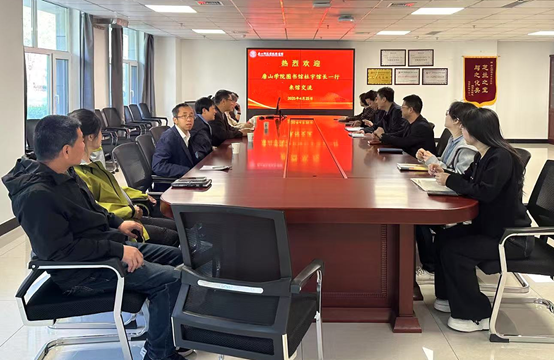 唐山学院图书馆杜宇馆长一行来世界杯官网图书馆交流