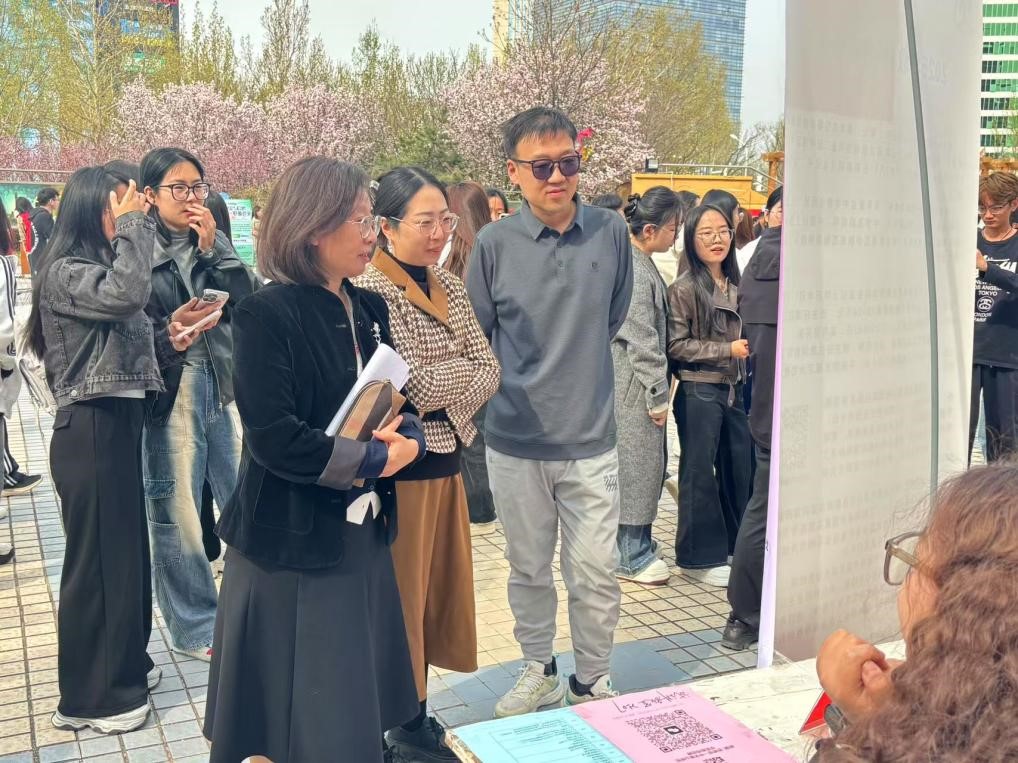 2026世界杯官网举办2025年校园分专业专场招聘会——63家企业齐聚行知广场助力师院学子就业